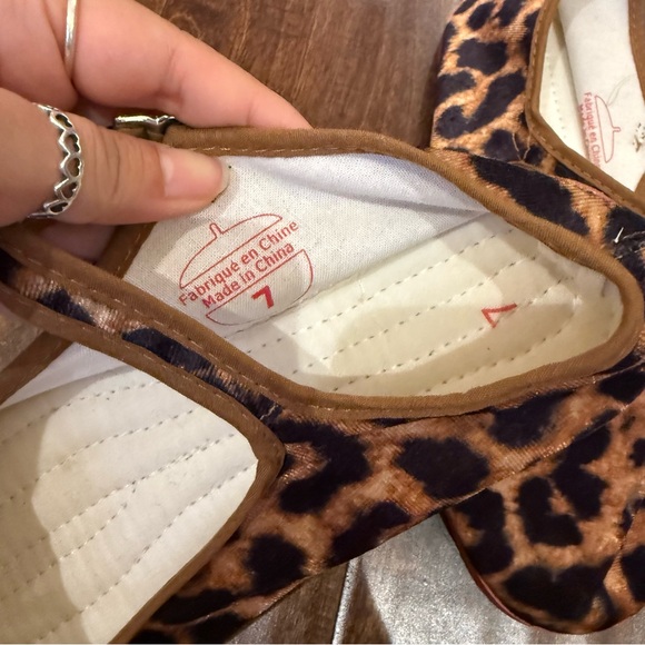 Urban Outfitters Velvet Mary Leopard Jane Flats size 7 New - Picture 3 of 7